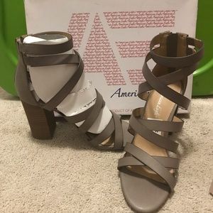 AE Kensley grey strappy heels NWT size 7